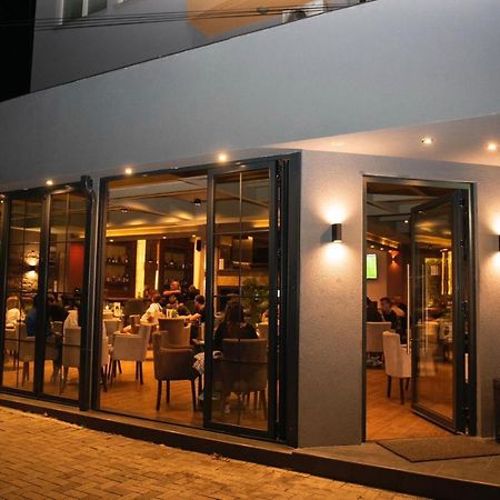 Griffon Bar Food Apartments Struga Exterior photo