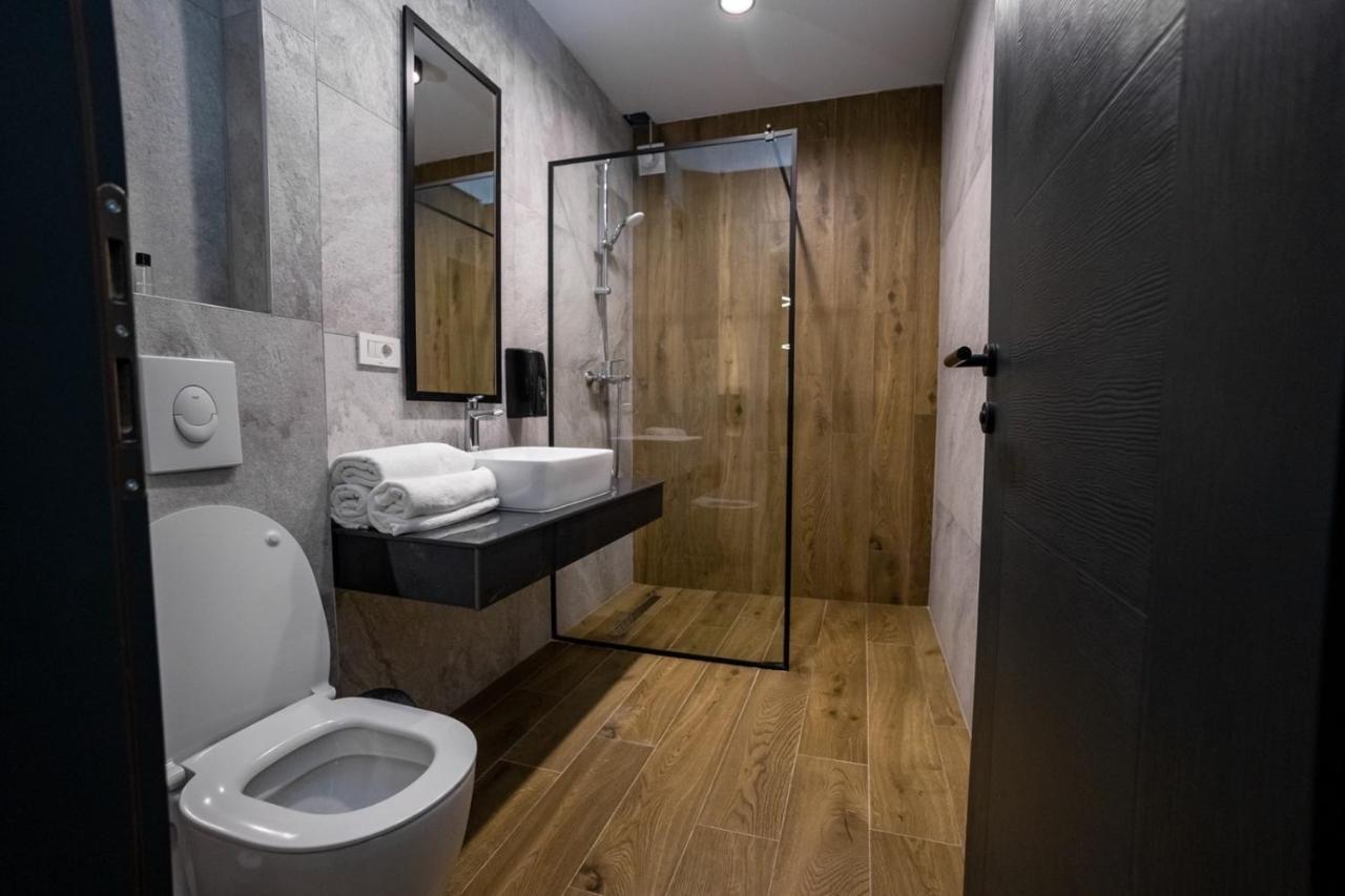 Griffon Bar Food Apartments Struga Exterior photo
