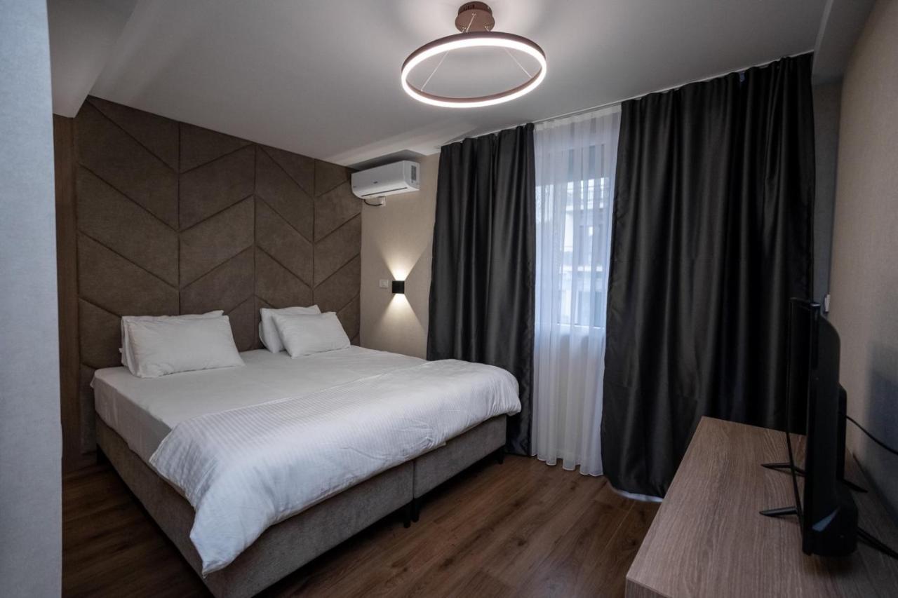 Griffon Bar Food Apartments Struga Exterior photo