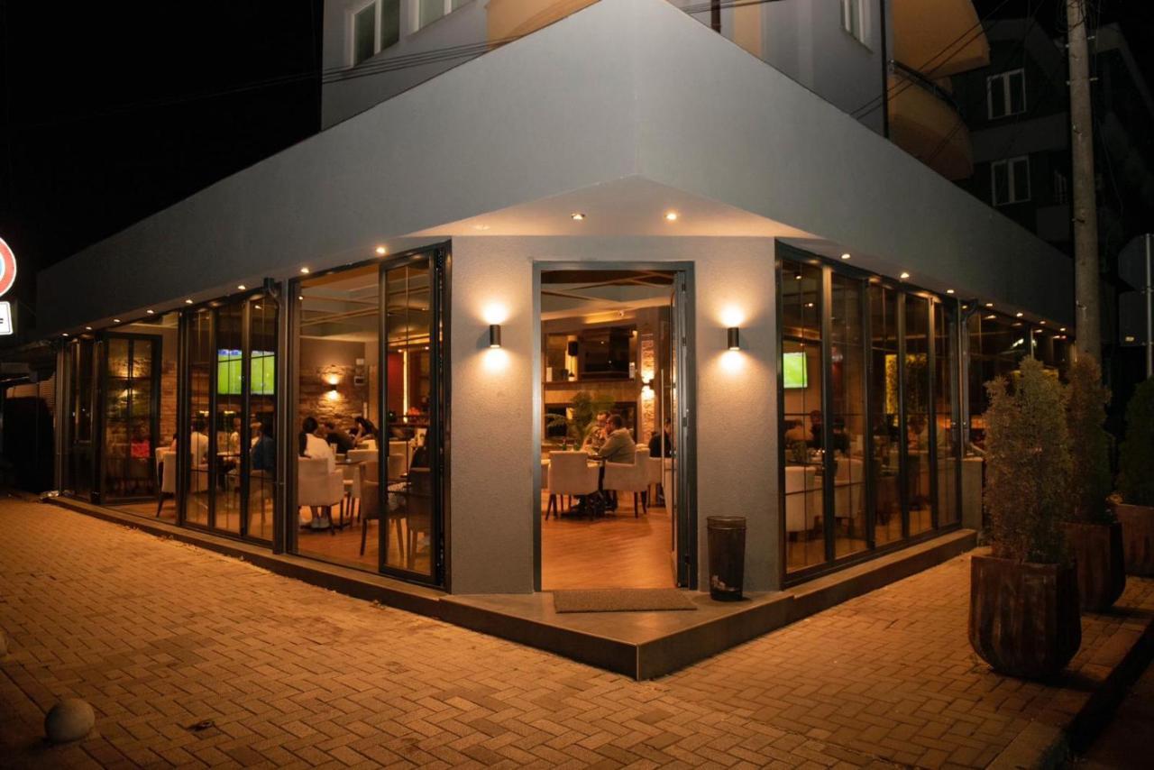 Griffon Bar Food Apartments Struga Exterior photo